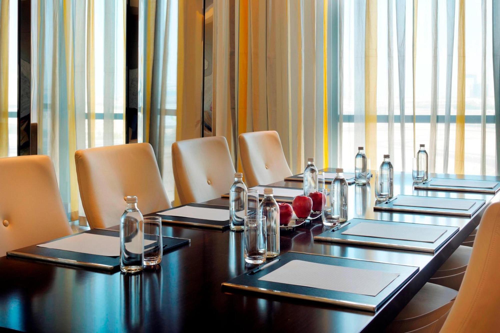 Marriott Hotel Al Jaddaf, Dubái Exterior foto Meeting room