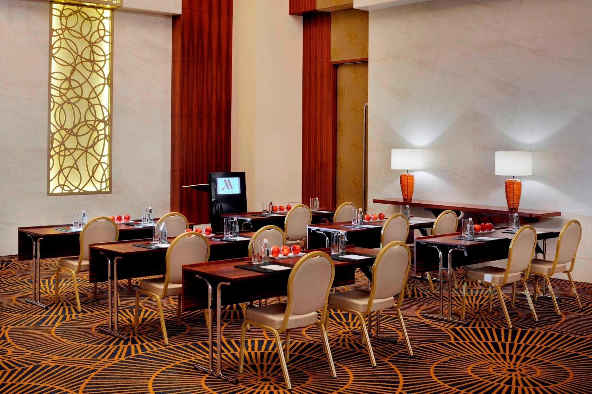 Marriott Hotel Al Jaddaf, Dubái Exterior foto Meeting room