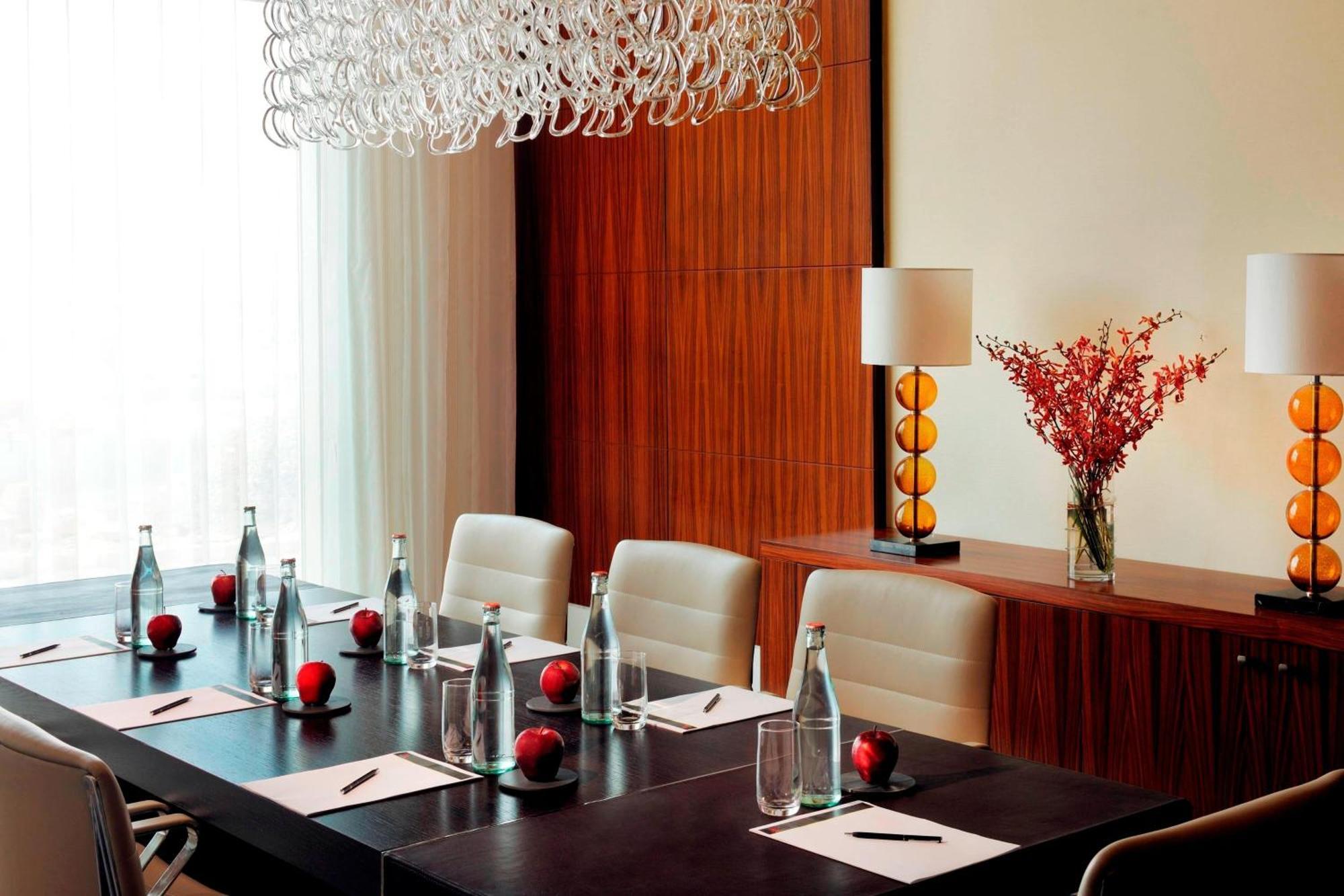 Marriott Hotel Al Jaddaf, Dubái Exterior foto Meeting room at the Mandarin Oriental, Munich